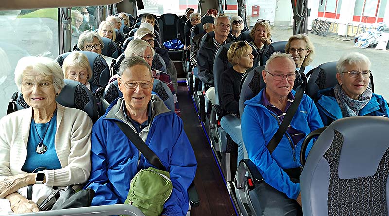 Fullsatt buss ved avgang fra Kolsås. To dager med LHL Bærum til Peer Gynt på Gålå.