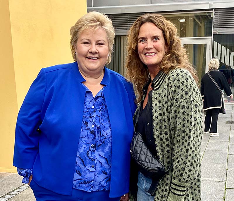 Erna Solberg og Hilde Magelssen (Foto: Tommy Skar / LHL)