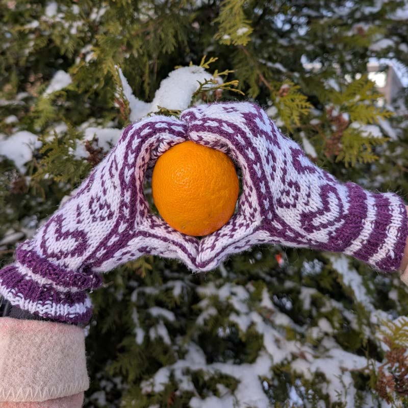 Bilde av votter med hjertemønster, inspirert av LHL