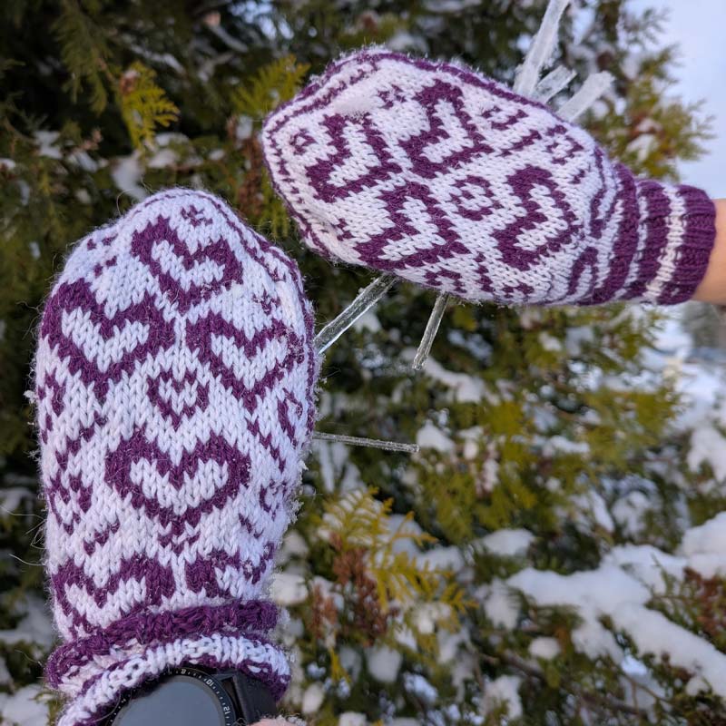 Bilde av votter med hjertemønster, inspirert av LHL