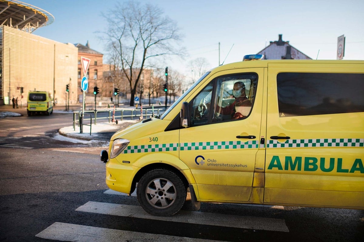 Under transport skal pasienten ha kontinuerlig tilsyn, og vitale funksjoner ivaretas