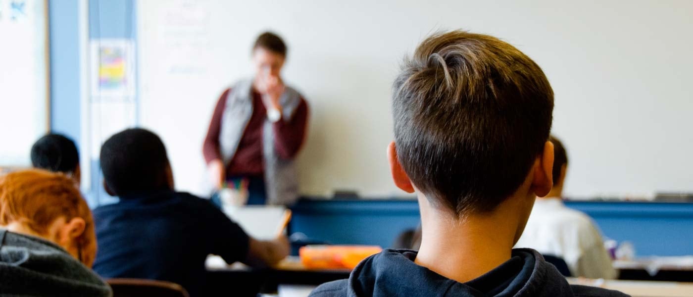 Barn i klasserom på skole