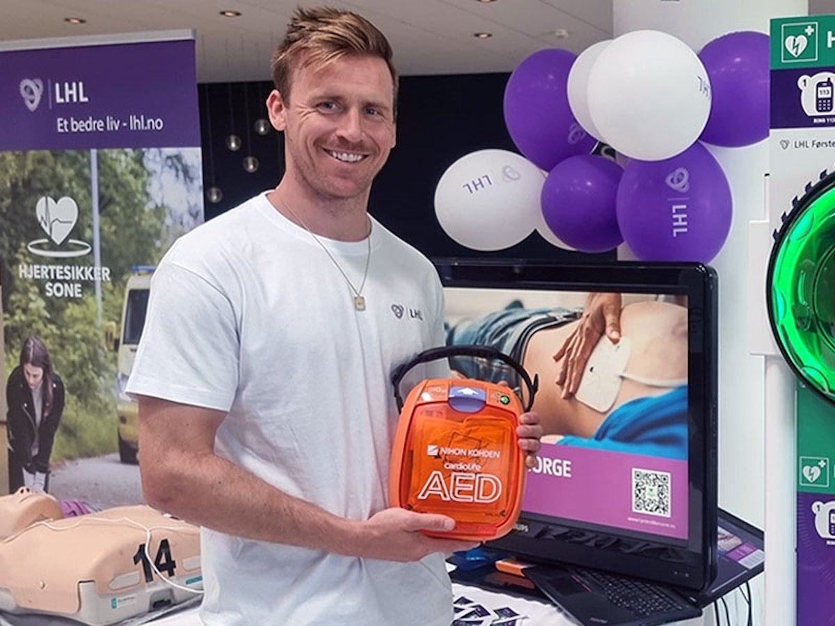 Carl Erik Torp på stand på LHLs landsmøte, med Hjertesikker Sone