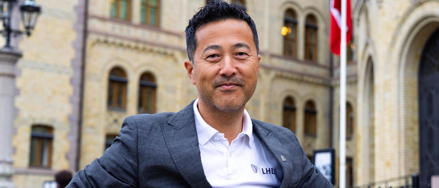 Magne Wang Fredriksen foran Stortinget